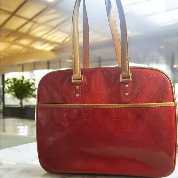 Louis Vuitton VTG Red Vernis Travel Bag in Preloved Condition with Dust Bag - Picture 1 of 16